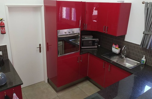 Alcobaca Cottage | Detached one bedroom cottage with private parking