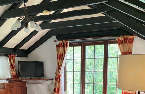 Liskeard House | Detached One Bedroom Cottage overlooking field and stream