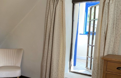Liskeard House | Detached One Bedroom Cottage overlooking field and stream