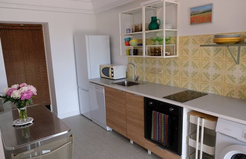 Toulon Apartment | Detached south-facing studio with swimming pool, property overlooking Toulon harbour