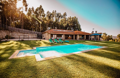 Britelo House | Detached vacation home with pool, barbecue, soccer pitch and much more