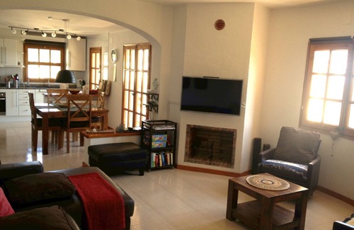 Calonge Villa | Detached Villa Sienna with mountain and sea views, garden, private pool + WiFi