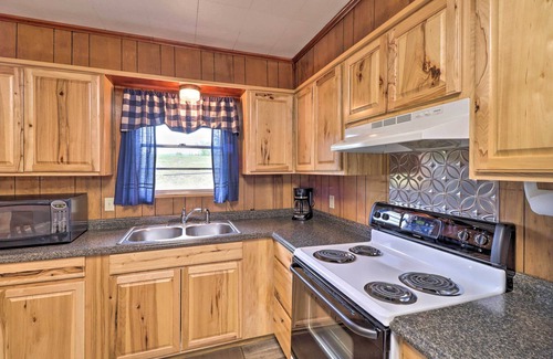 Greers Ferry Cabin | Devil’s Fork Resort Cabin w/Designated Boat Slip!