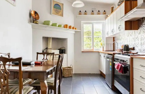 Angaston Cottage | Devitt on French is a quiet, romantic stone cottage in Angaston, Barossa Valley