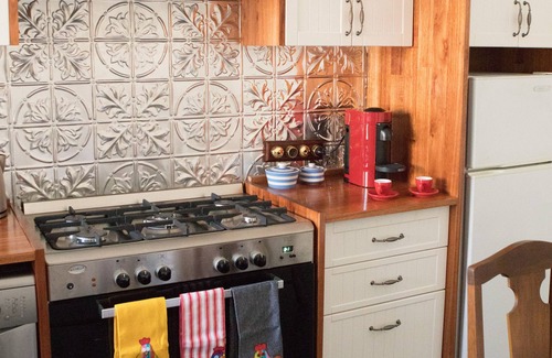 Angaston Cottage | Devitt on French is a quiet, romantic stone cottage in Angaston, Barossa Valley
