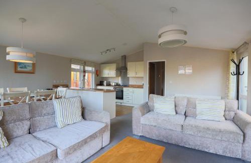 Liverton Apartment | Devon Bliss - Pool View Lodge - Spa Resort in Devon