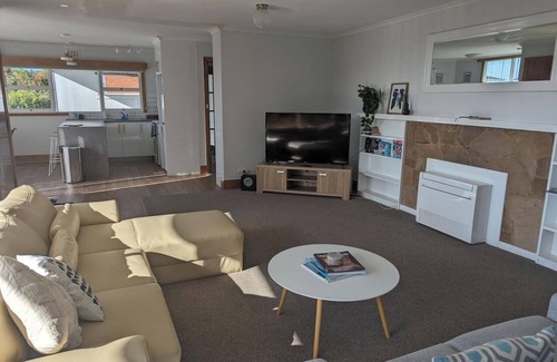Devonport House | Devonport’s Relax @ Manning
