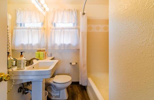 Plains Hotel | Dew Duck Inn