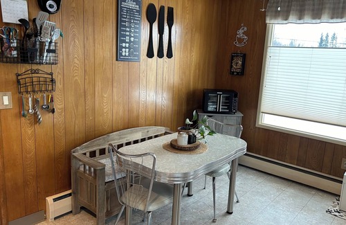 Turnagain House | Dexter's Playground, an eclectic 2-bedroom house just 1.5 miles from the airport