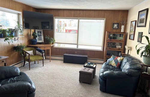 Turnagain House | Dexter's Playground, an eclectic 2-bedroom house just 1.5 miles from the airport