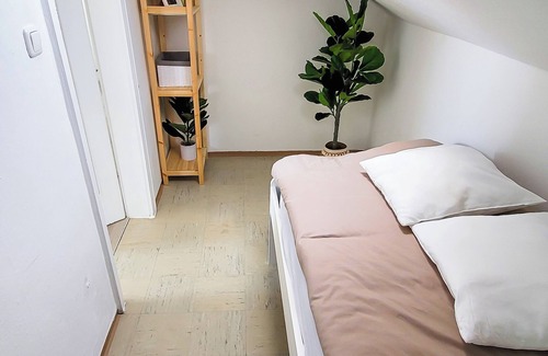 Freilassing Apartment | DG "L" Helle 40m² 2-Zimmer Wohnung nähe Salzburg