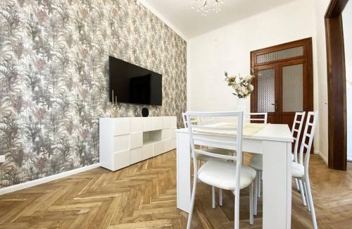 Reggio nell'Emilia Apartment | Dhouse antichità all'avanguardia