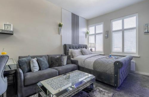 Balti Triangle Apartment | Diamond Studio Luxury Flat for 3 - Super Fast WiFi