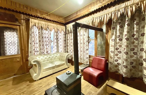 Kasol Hotel | Diamond Valley x One Light Stays