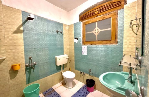 Kasol Hotel | Diamond Valley x One Light Stays
