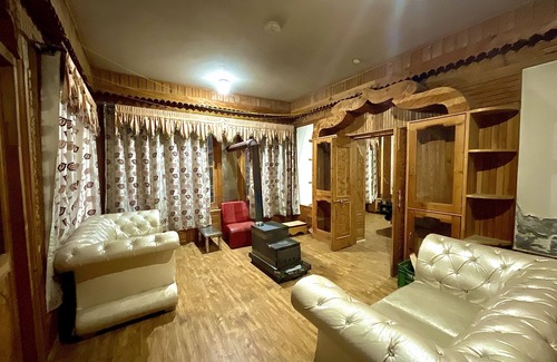 Kasol Hotel | Diamond Valley x One Light Stays