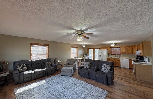 Vienna House | Dickson Trails to Adventure, Charming 2-Bedroom House in Vienna