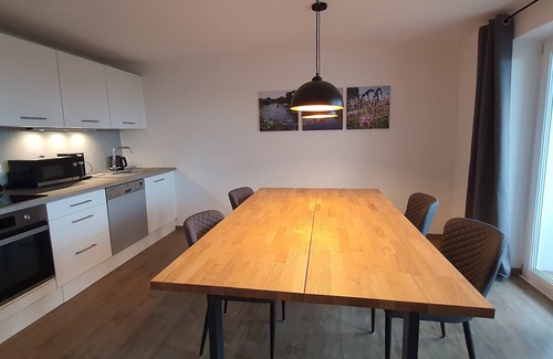 Cham Apartment | Die Ferienwohnung Befindet Sich am Rande der Stadt Cham im Bayerischen Wald. Der Chamer Ortsteil Katzberg ist Dörflich Geprägt und Grenzt Unmittelbar an die Kreisstadt Cham in der Oberpfalz mit Ihren Knapp 17.000 Einwohnern. Die Ferienwohnung Bietet