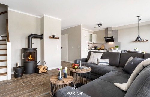 Westerdeichstrich House | Diekkieker - close to the North Sea and the beach, terrace, balcony, modern