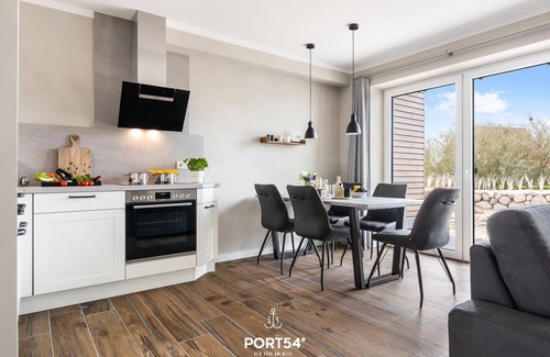 Westerdeichstrich House | Diekkieker - close to the North Sea and the beach, terrace, balcony, modern