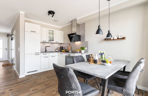 Westerdeichstrich House | Diekkieker - close to the North Sea and the beach, terrace, balcony, modern