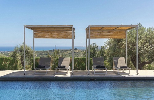 Avola Villa | Dietro al Muro - Four Bedroom Villa, Sleeps 10