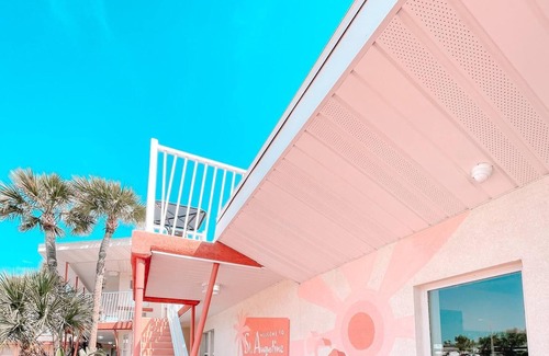 St. Augustine Hotel | Digital Retro Boutique Hotel - Wheelchair Accessible Single Queen Near Downtown St. Augustine & the Beach