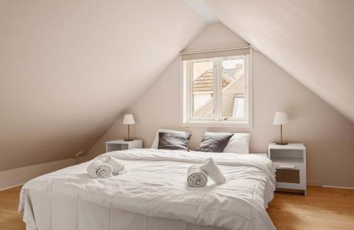 Bergen City Centre Apartment | DINBNB Apartments l Traditional Bergenhouse l 10min to Bryggen l 24l7