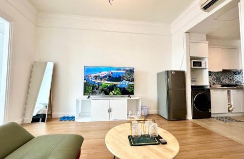 Hang Xanh Apartment | Diny ApartHotel - Rooftop Pool - The Manor 2