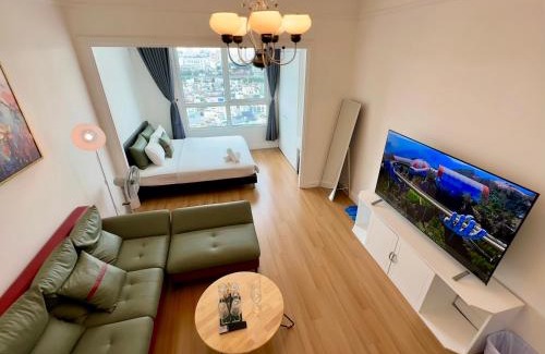 Hang Xanh Apartment | Diny ApartHotel - Rooftop Pool - The Manor 2