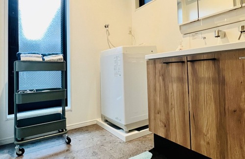 Nishinari House | Direct access to Osaka Kansai Airport,5 minutes by train from Nanba