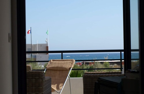 Sete Villa | Direct access to the beach, swimming pool, 8 people, modern 5-star villa
