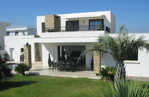 Sete Villa | Direct access to the beach, swimming pool, 8 people, modern 5-star villa
