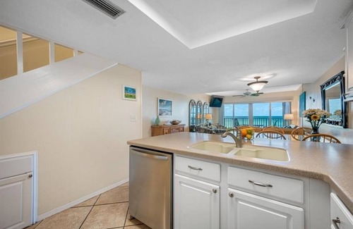 Independence Square Condo | DIRECT Gulf Front! NOT Overlooking Pool! Expansive Views of Gulf North & South.