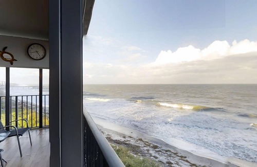 Central Beach Condo | Direct Ocean Front, Stunning Views from every room.