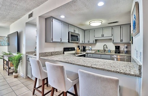 Ash Condo | Direct Ocean Front 3BR/2BA Dog Friendly Pool Beachfront Dogs welcome