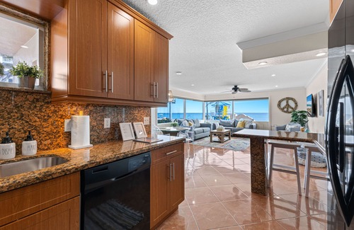 Hollywood Condo | Direct Ocean View & Beach Access + Free Parking