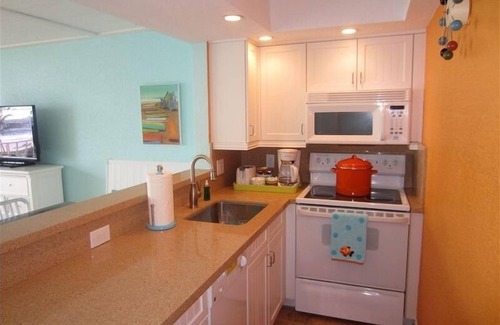 Deerfield Beach Condo | Direct Oceanfront Luxury, Beautifully Redone! Satisfaction Guaranteed
