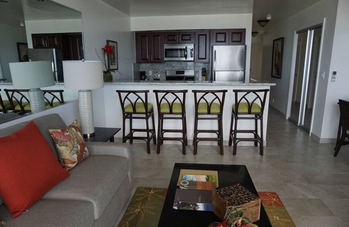 Waikiki Condo | Direct Oceanfront Waikiki! Parking at Waikiki Shore included!