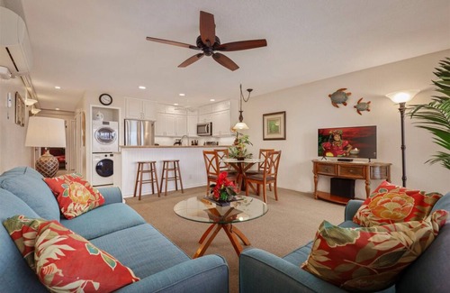 Kailua-Kona Condo | Direct oceanfront with A/C in all rooms