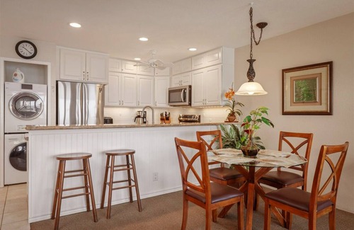 Kailua-Kona Condo | Direct oceanfront with A/C in all rooms