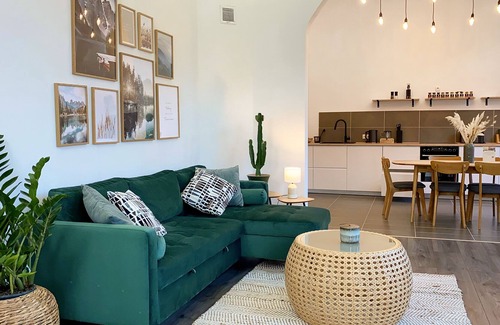 Sankt Aldegund Condo | ☆ Direct view of the Moselle | 126m² old building | terrace ☆
