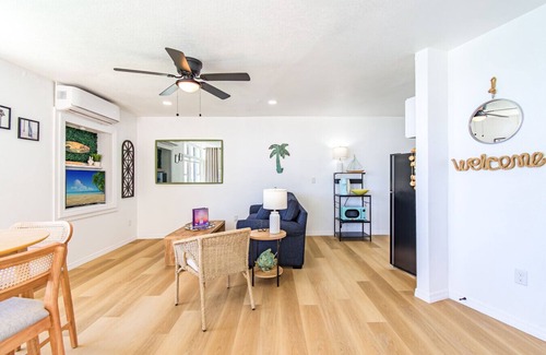 Bay Esplanade Apartment | Direct Waterfront "The Lily Pad" Walk to Beach
