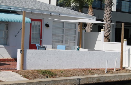 Bay Esplanade Villa | DIRECT WATERFRONT 2BDRM Villa full kitchen, fish from porch