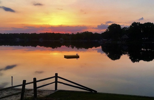 Silver Lake Cottage | Direct Waterfront 4 Bedroom / 2 Bath Great For Multi-Family Vacations!