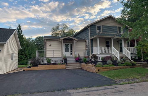 Waterloo House | Direct Waterfront private house, NEW 40ft dock w/power, sleeps 8 in Wine Country