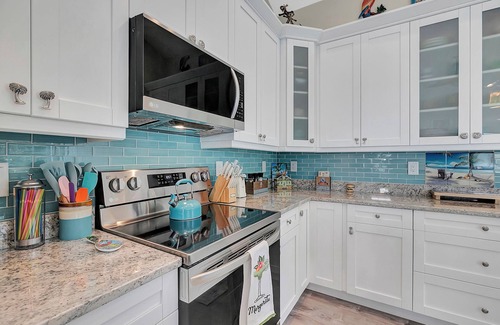 Weeki Wachee Gardens House | DIRECT WEEKI WACHEE RIVER FRONT! NEW CUSTOMHOME! WELCOME TO RIVER MARGARITAVILLE