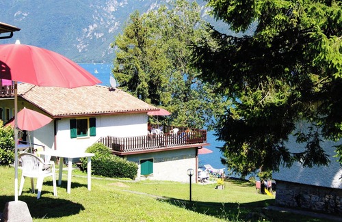 Idro Apartment | Directly on the lake with terrace