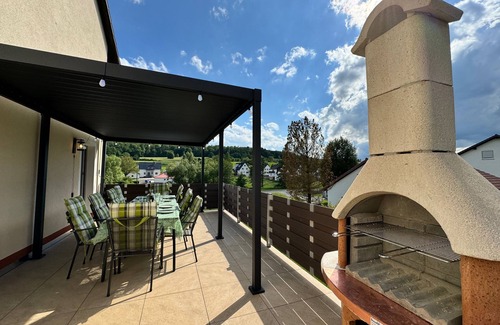 Rixfeld House | Directly on the Vulkanradweg Spacious Holiday Home Taufstein 1 to 6 People