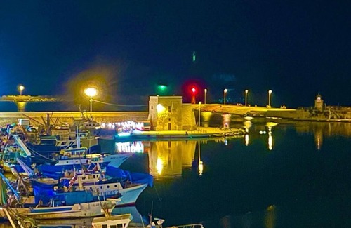 Trani Apartment | DIRECTLY OVERLOOKING THE HARBOR A FEW METERS FROM THE CATHEDRAL